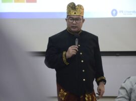 rektor-ipb-sedang-mengajar