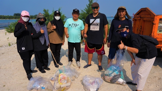 peringati-world-ocean-day-dosen-dan-mahasiswa-fpik-ipb-university-lakukan-coastal-clean-up-news