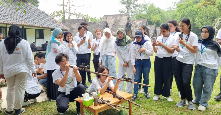 IPB University SPIRIT Project Kenalkan Budaya Tradisional Sunda