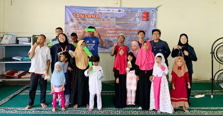 Siswa SLB Cahaya Quran Bogor Pelajari Langkah Tanggap Bencana bagi Disabilitas Bersama Mahasiswa IPB University