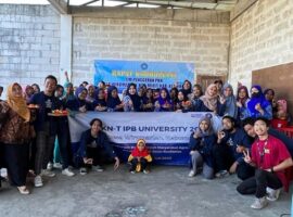 mahasiswa-ipb-university-pelatihan-pembuatan-garnish-dan-fruit-carving-di-desa-wiromartan-news