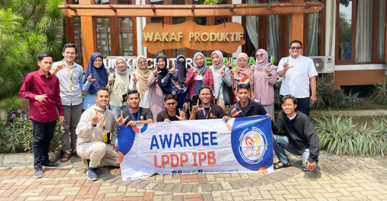 Awardee LPDP IPB University Kunjungi Galeri Sentra UMKM Tegal Waru, Bogor