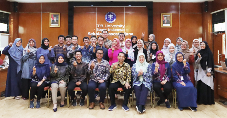 Sekolah Pascasarjana IPB University dan Diktiristek Lakukan Monev Mahasiswa Penerima Beasiswa PMDSU