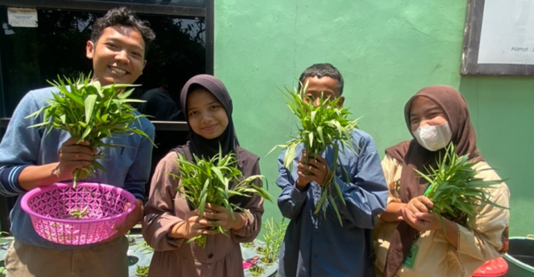 Tim FarmWise IPB University Gagas Program Urban Farming di Panti Asuhan Kunci Bahagia