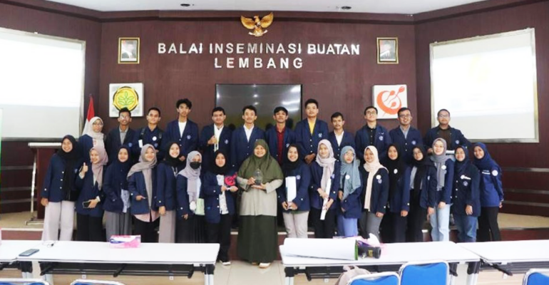 Mahasiswa IPB University Praktik Inseminasi Buatan di BIB Lembang