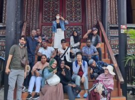 IPB University Kenalkan Corak Adat dan Budaya Indonesia pada Mahasiswa Internasional