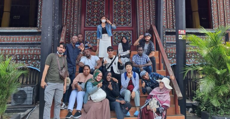 IPB University Kenalkan Corak Adat dan Budaya Indonesia pada Mahasiswa Internasional