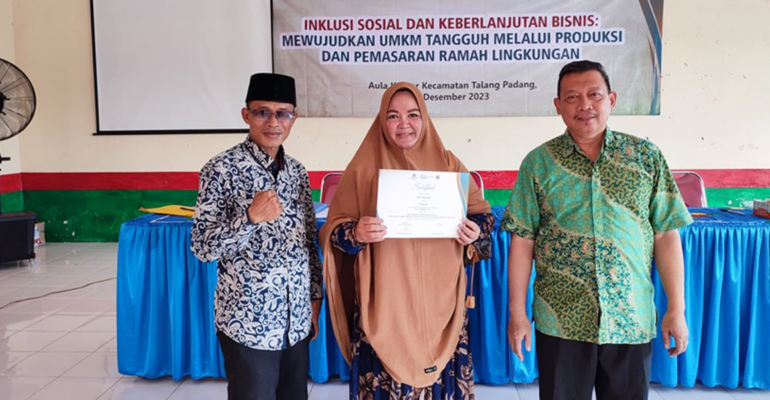 Berkat Program IPB Dosen Mengabdi Inovasi, UMKM di Talang Padang Kini Siap Miliki Sertifikat Halal