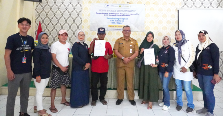 Mahasiswa KKNT Inovasi IPB University Dorong UMKM Desa Bojongrangkas Raih Sertifikasi Halal bersama Dinas Koperasi Kabupaten Bogor