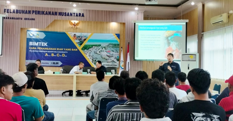 Dosen FPIK IPB University Berikan Bimbingan Teknis Penanganan Ikan kepada Nelayan Karangantu Banten