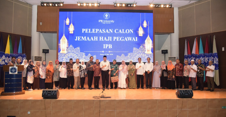 IPB University Lepas 33 Calon Jamaah Haji, Rektor: Ibadah Haji Butuh Persiapan Mental dan Spiritual