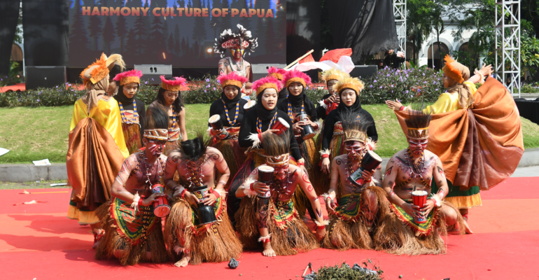 Mengusung Tema Jelajah Gemilang Persatuan, Festival Budaya Nusantara ke-15 Sukses Digelar oleh Mahasiswa Sekolah Vokasi IPB University