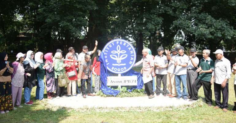 Alumni IPB University Angkatan 11 Resmikan IPB Heritage Corner, Jadikan Pohon Kapuk Randu sebagai Pohon Pusaka