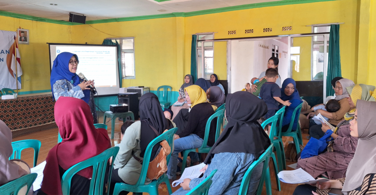 Pertemuan Perdana, Kegiatan Sekolah Keluarga Berkualitas IPB University Hadir di Desa Cibanteng