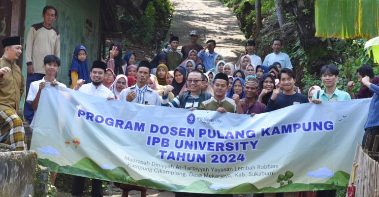 Program Dosen Pulang Kampung IPB University Kenalkan Konsep Kampung Wakaf dan Pengembangan Jagung di Sukabumi