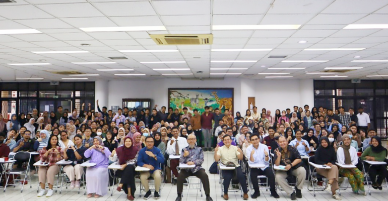 SKHB IPB University Lepas Mahasiswa untuk Kuliah Kerja Nyata Tematik di Dua Provinsi