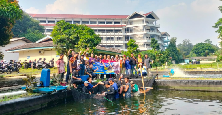 TNC IPB University Selenggarakan Pelatihan Pembenihan dan Pembesaran Ikan Nila untuk Pensiunan Guru BPK Penabur