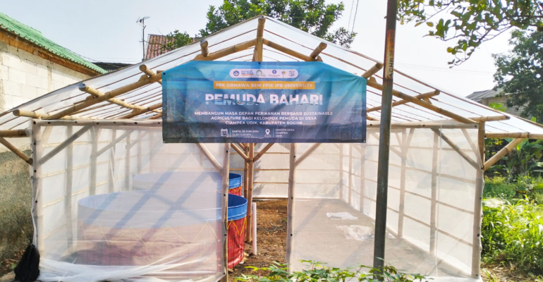 BEM FPIK IPB University Buat Kolaborasi Bersama Pemuda Desa Ciampea Udik Ciptakan Greenhouse dan Kolam Terpal