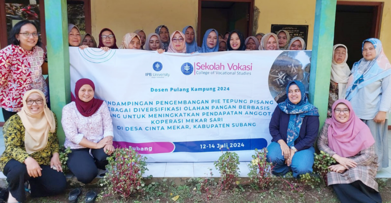 Dosen Pulang Kampung IPB University Bantu Koperasi Mekar Sari Ciptakan B-Choco Pie, Siap Jadi Oleh-Oleh Khas Subang