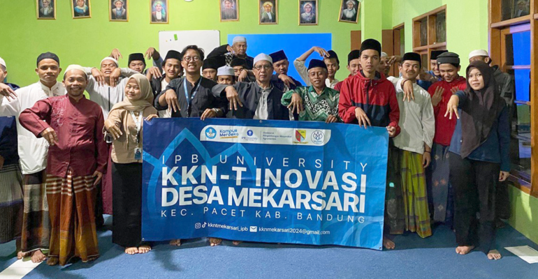Krisis Regenerasi Petani, Mahasiswa KKNT IPB University Ajak Warga Desa Mekarsari Melek Digitalisasi Pertanian