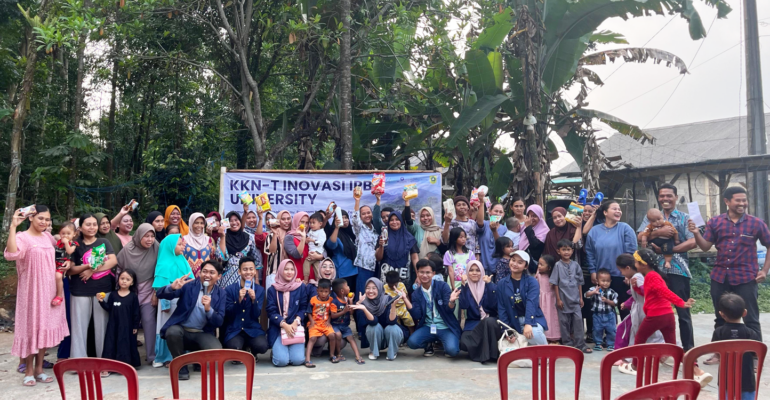 Mahasiswa KKNT Inovasi IPB University Sosialisasikan Pemilahan Sampah bagi Warga Desa Tamansari, Bogor