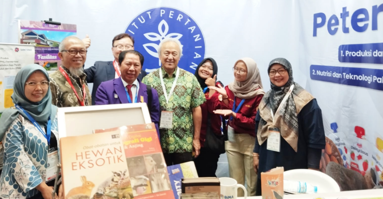 Produk PKM Yola Soft Candy IPB University Menarik Perhatian Pengunjung di Indo Livestock 2024