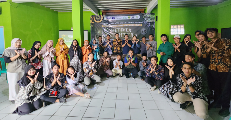 Tim PPK Ormawa Himagreto IPB University dan Masyarakat Cibunian Bersatu Padu Bangun Kampung Iklim