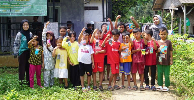 Tim PPK Ormawa Himakova IPB University Buat Program Wirangers School, Ajak Anak Kreasikan Sampah Botol Plastik