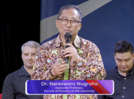 Prof Naresworo Nugroho, Guru Besar Ilmu Rekayasa Biomaterial IPB University, memaparkan potensi sumber daya kayu rekayasa atau mass timber sebagai material konstruksi bangunan modern.