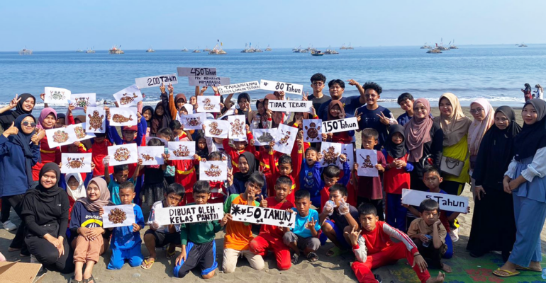 Rayakan Hari Anak Nasional, PPK Ormawa Himafarin Bentuk Kreativitas dan Kepedulian Lingkungan Anak di Pantai Sangrawayang