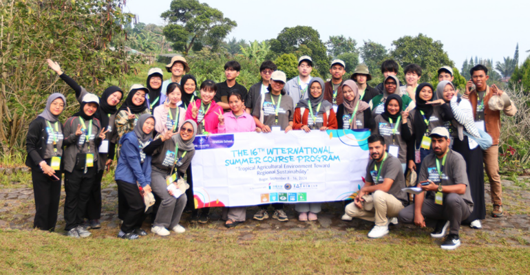 Belajar Organic Farm System, SPs IPB University Ajak Peserta Summer Course Kunjungi Agatho Farm