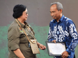 Berhasil Mengembangkan dan Menerapkan Mikroba Asal TN Gunung Ciremai, Guru Besar IPB Dapat Penghargaan dari Menteri LHK