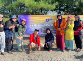 Mahasiswa KKNT Inovasi IPB University Gelar Aksi Bersih Pantai Tiris Terbebas dari Sampah