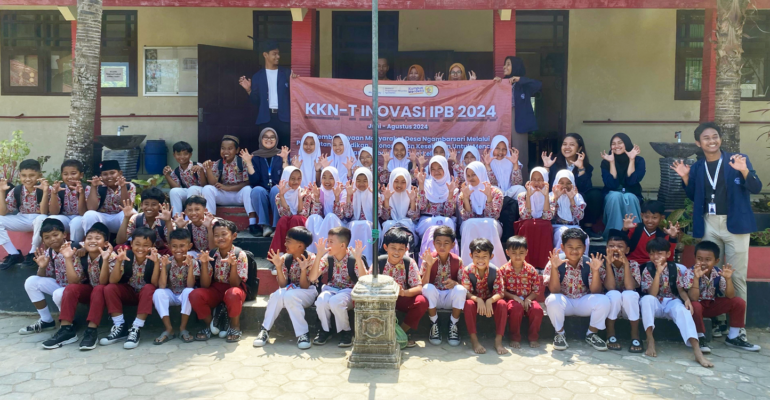 Penuh Semangat, Anak-Anak SD Desa Ngambarsari Ikuti Kegiatan Binar Sari Tim dari KKNT Inovasi IPB University