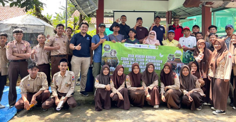 Tim Bima IPB University Bersama Poktan Kebon Kopi Mandiri Buat Pelatihan Budi Daya Maggot di Desa Cibanteng