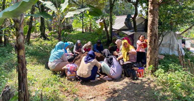 Tim PPKO FMSC IPB University Berdayakan Warga Karacak, Kelola Hutan Rakyat Lebih Lestari dan Menguntungkan