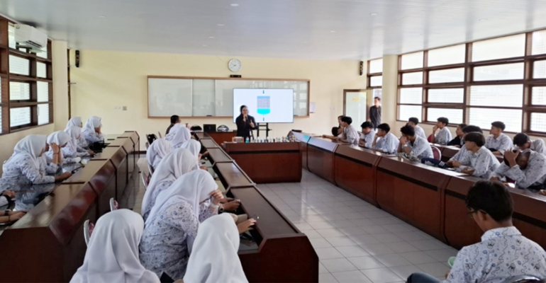 Belajar Pengelolaan Lingkungan, SMA PGII 1 Bandung Kunjungi PPLH IPB University