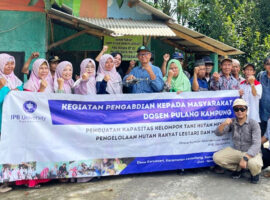 Dosen Manajemen Hutan IPB University Inisiasi Program Pengelolaan Hutan Rakyat di Desa Karyasari