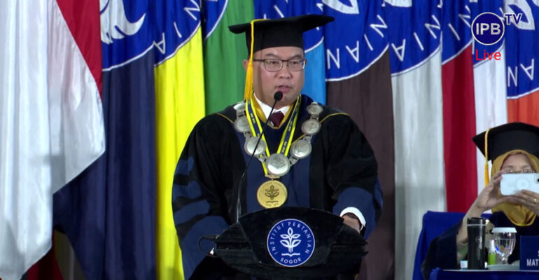 Pesan Wisuda Rektor Kejujuran dan Integritas adalah Kunci Utama Kesuksesan