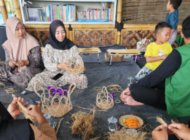 Tim PKK Ormawa Himagreto IPB University Inisiasi Kampung Berdaya, Tingkatkan Keterampilan Warga Desa