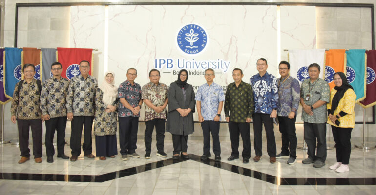 Akreditasi Program Studi Magister Matematika Terapan, IPB University Terima Visitasi oleh Lamsama