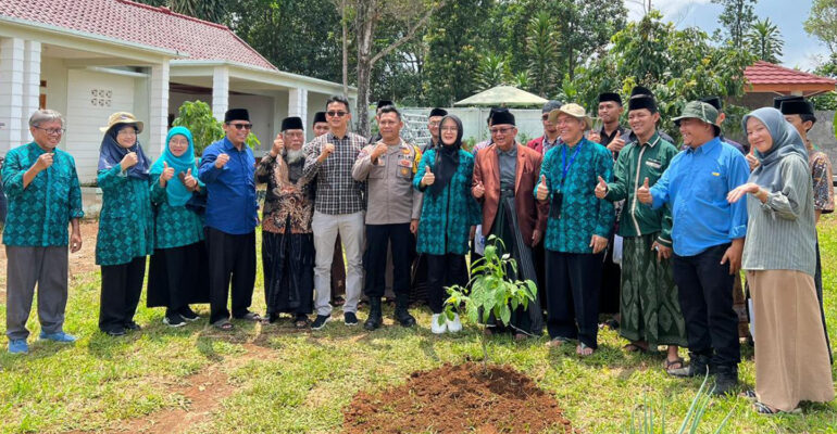 Dosen IPB University Resmikan Healing Garden Ruang Relaksasi dan Spiritual Santri Ponpes Al Muhajirin Purwakarta