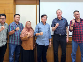 Dosen Tamu dari University of British Columbia Berikan Kuliah di Prodi Doktor PSL IPB University