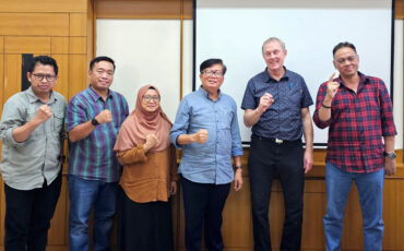 Dosen Tamu dari University of British Columbia Berikan Kuliah di Prodi Doktor PSL IPB University