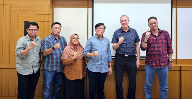 Dosen Tamu dari University of British Columbia Berikan Kuliah di Prodi Doktor PSL IPB University