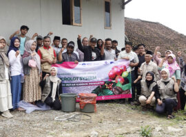 IPB University Berikan Pendampingan Pembuatan dan Penggunaan Pupuk Bioenzim untuk Kelompok Tani Hutan Desa Karangjaya