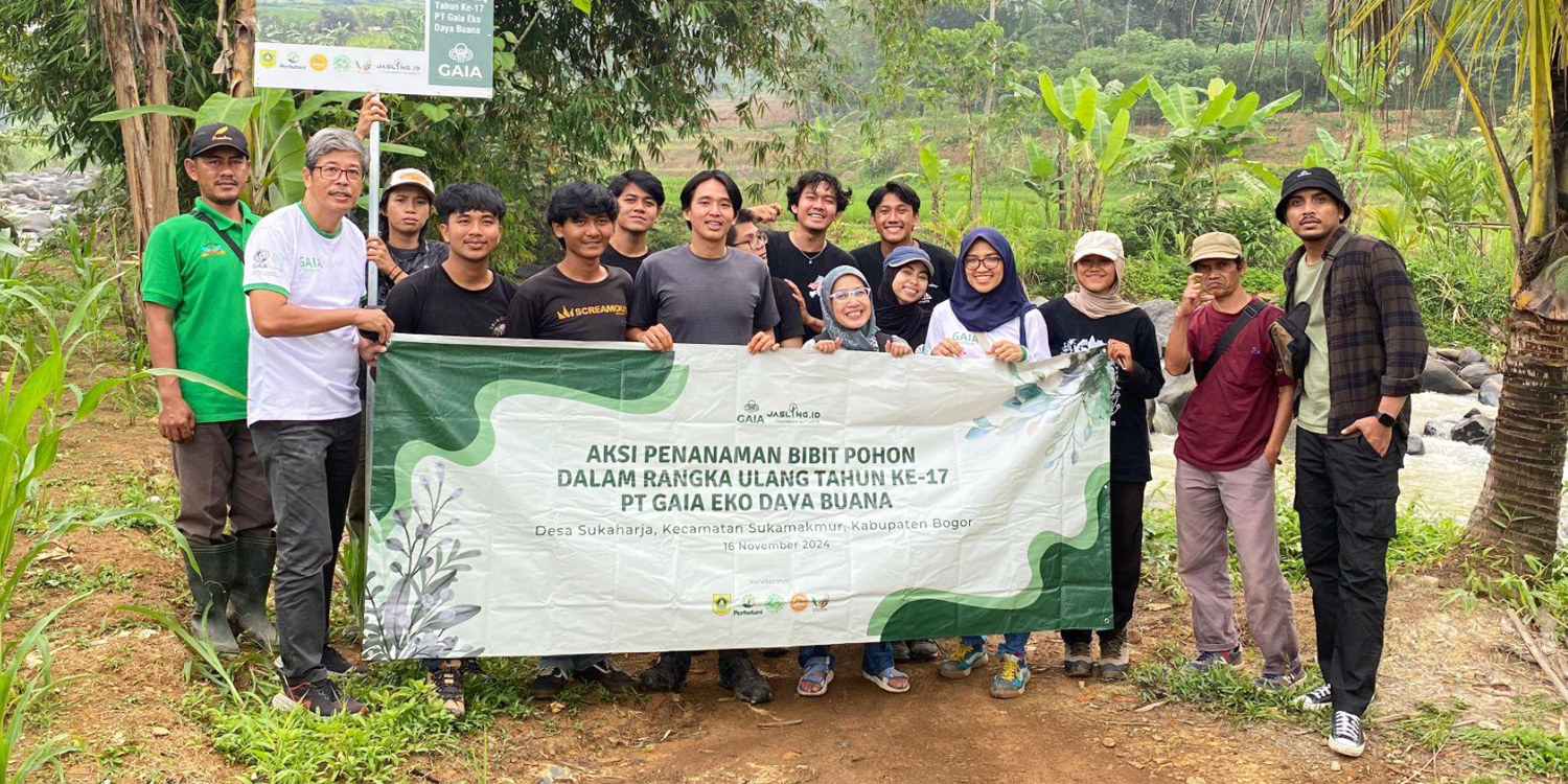 Mahasiswa IPB University Ikuti Aksi Tanam Pohon Bersama PT Gaia Eko Daya Buana di Kawasan Hutan Desa Sukaharja