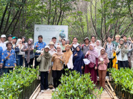 Mahasiswa S2 ARL IPB University Field Trip ke Lanskap Mangrove Angke