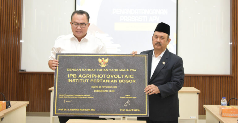 Menteri Bappenas RI Saat Resmikan Agri Fotovoltaic IPB University Bangun Indonesia dari Kampus