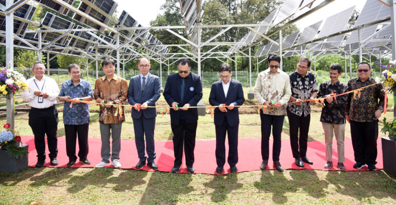 Pertama di Indonesia, IPB University Resmikan Agri-Photovoltaic Research Station